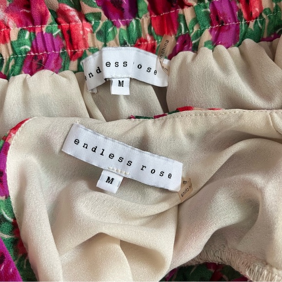 ENDLESS ROSE FLORAL PLEATED MINI SKIRT AND BUBBLE TOP SET SIZE MEDIUM - Picture 16 of 16